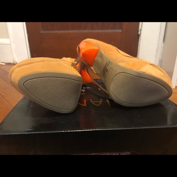 Brand New Never Worn Nude Pumps - Picture 3 of 5